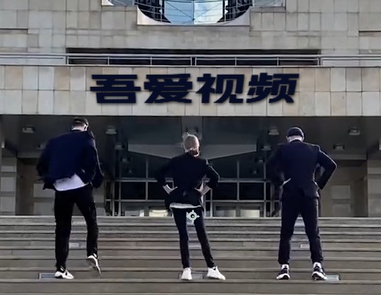 0056一个俄罗斯美女两个小帅哥