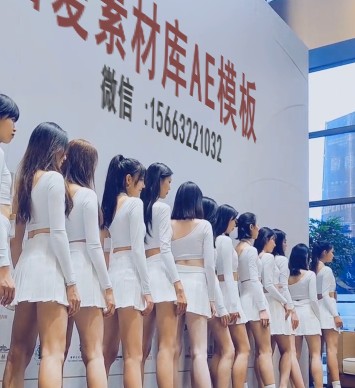 0079一群美女模特站着