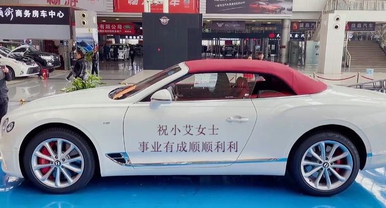 0114美女开敞篷白车身文字