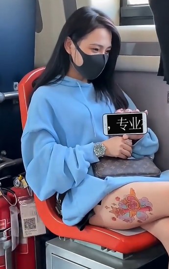 0119公交车美女手机弹幕ae模板