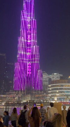 0152彩色大楼广告