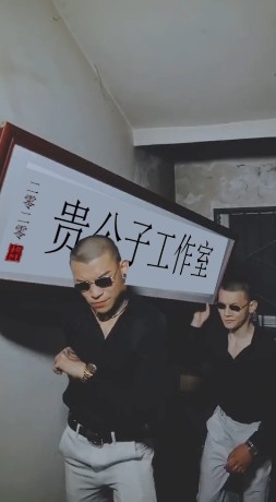 0161豪横举牌3举匾广告修改文字替换视频代做制作ae模板