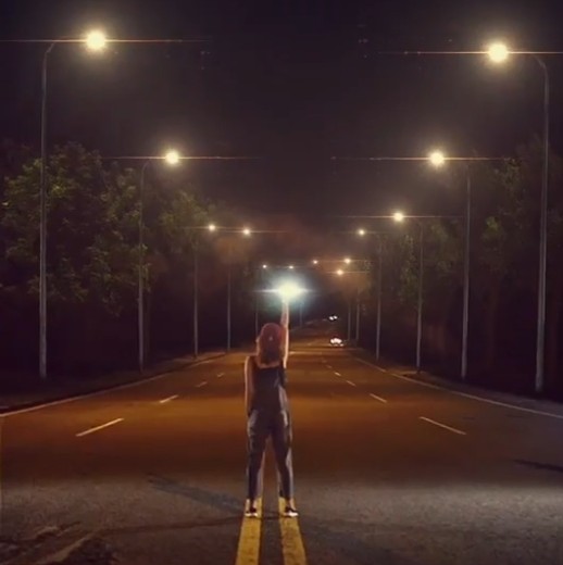 0185抖音路灯跳舞
